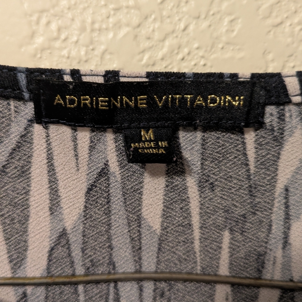 Adrienne Vittadini Stylish Navy and White Women's Top - Picture 3 of 4